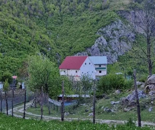 Bujtina Alia Penzion Vrana