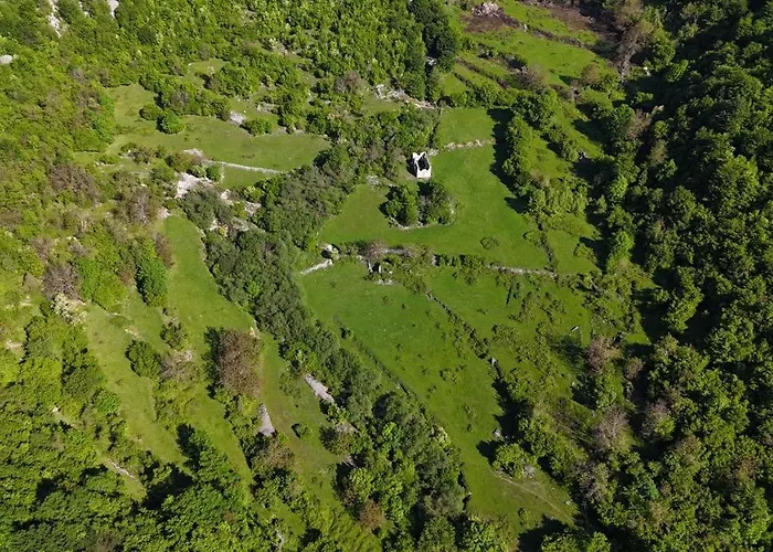 Bujtina Alia Penzion Vrana