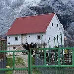 Bujtina Alia Pensión