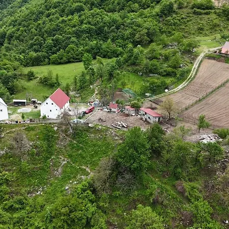 Bujtina Alia 게스트하우스 *