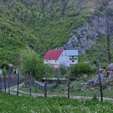 Bujtina Alia Гостевой дом Vrana