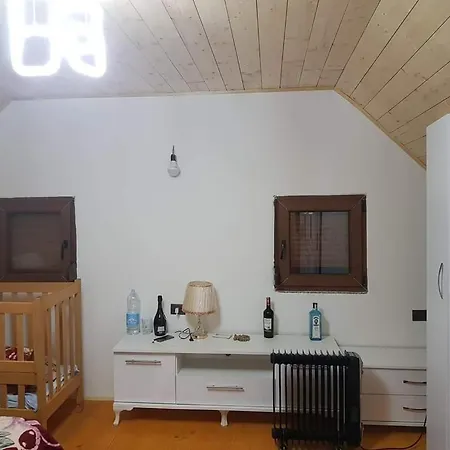 게스트하우스 Bujtina Alia Vrana