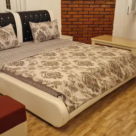 Bujtina Alia Pensjonat *